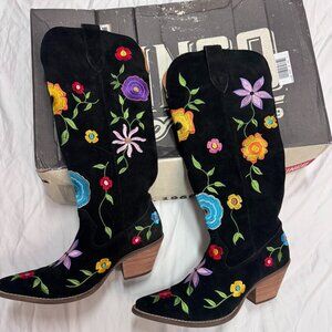 Dingo Floral Embroidered Black Suede Western Boots NWB Women’s 9.5